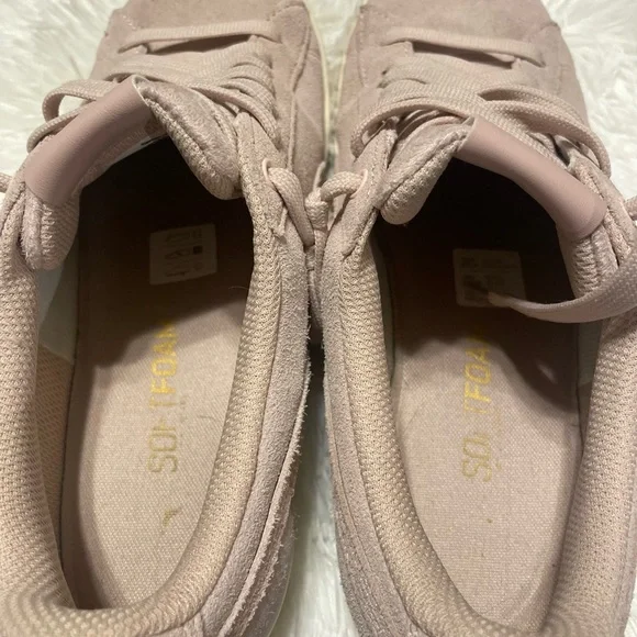 Light Pink Suede Pumas 💖 - Picture 5 of 7